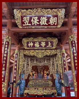 Bàn thờ gia tiên ba tầng